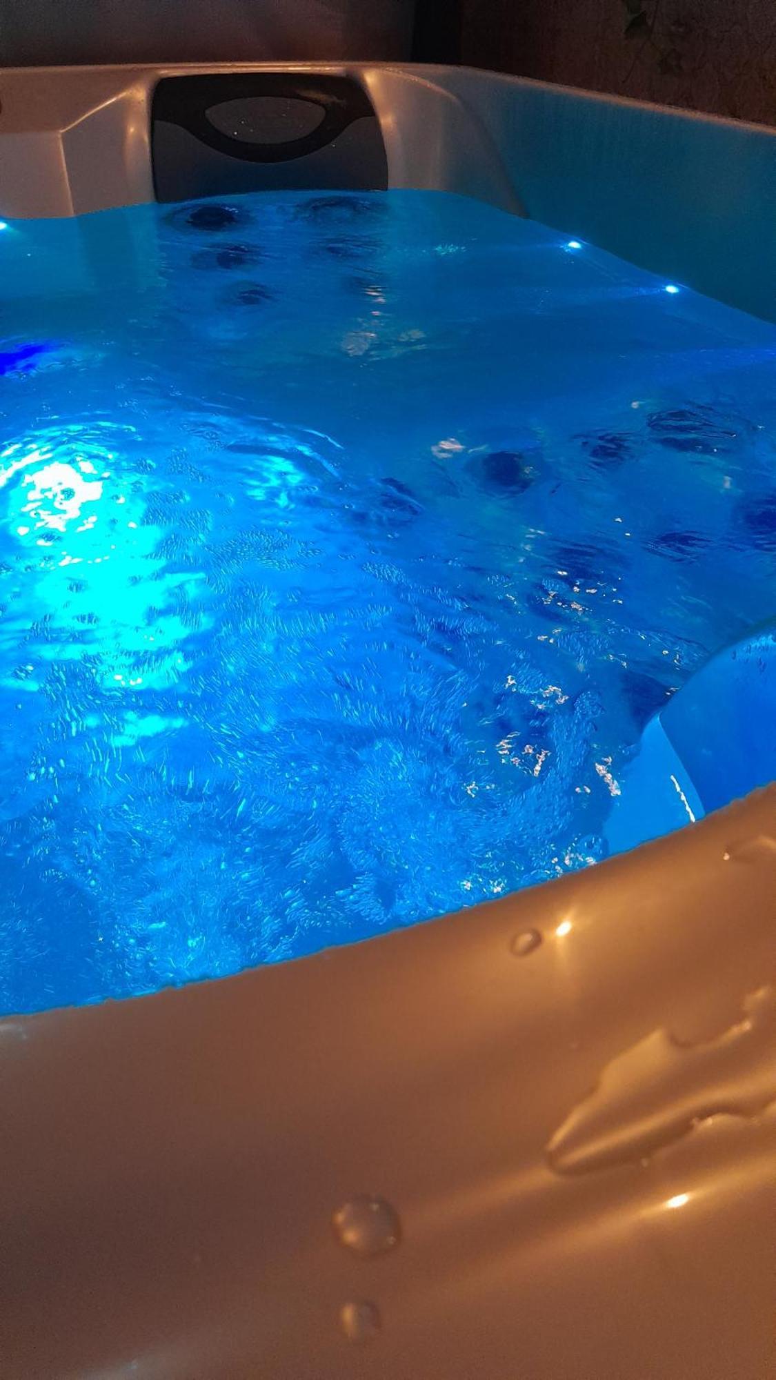Lux, Chambre Spa Privatif Valenciennes Aulnoy-lez-Valenciennes Buitenkant foto